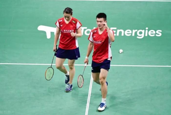 中国混双被韩国横扫，谁注意张军举动，林丹评价准确，他不该犯错
