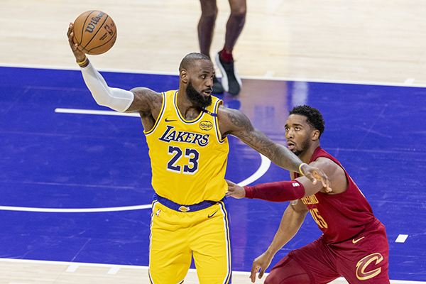 NBA高管匿名展望詹姆斯生涯：除非湖人下赛季夺冠，否则大概率再战1-2季