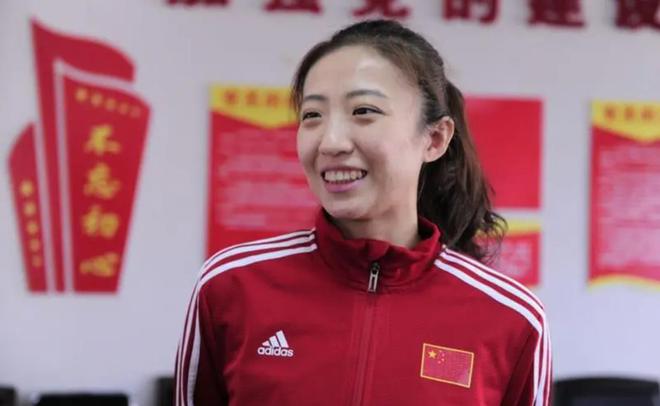 被王一梅逼出辽宁？33岁丁霞为何留洋？5字回应，年薪数字感人